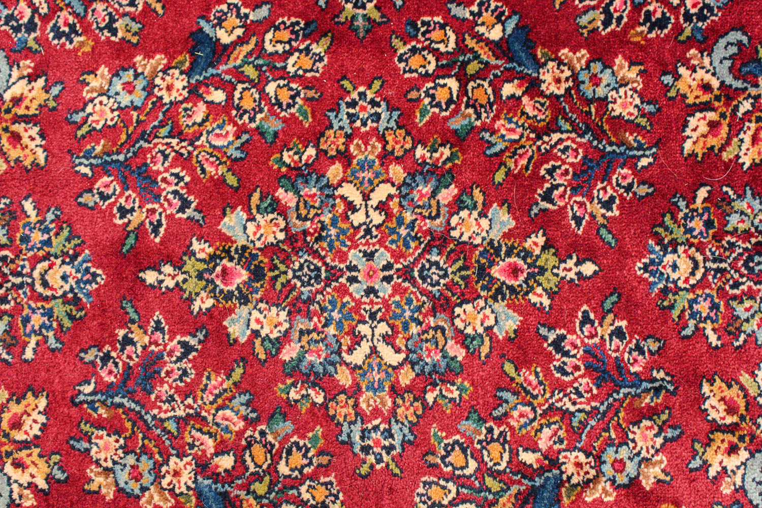 Machine Woven Persian-Style Wool Accent Rug