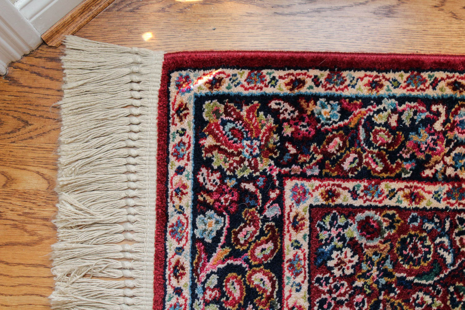 Machine Woven Persian-Style Wool Accent Rug