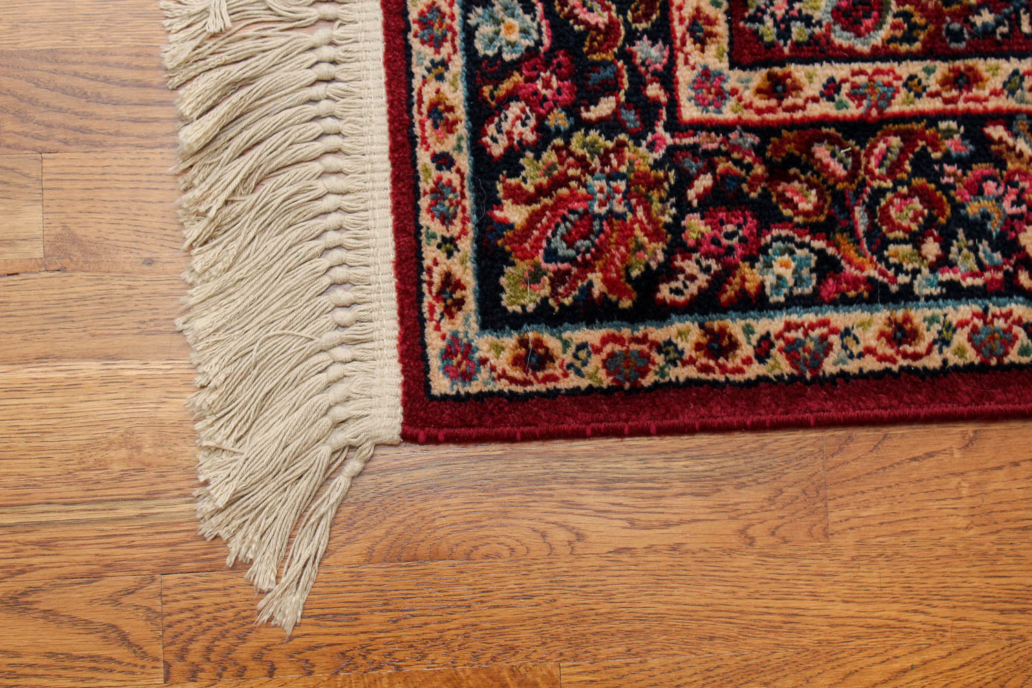 Machine Woven Persian-Style Wool Accent Rug
