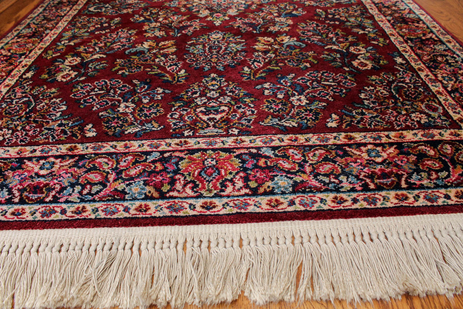 Machine Woven Persian-Style Wool Accent Rug