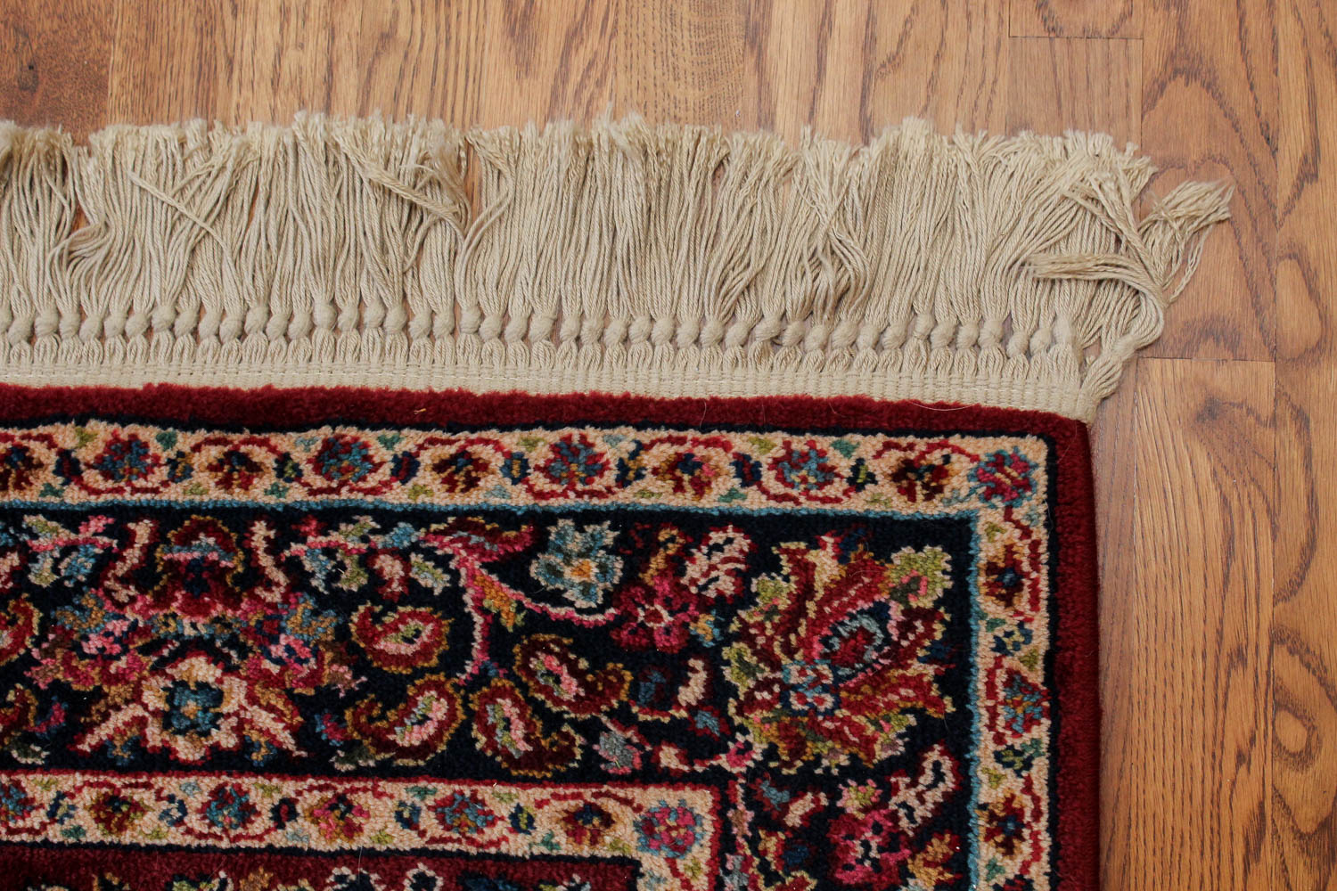 Machine Woven Persian-Style Wool Accent Rug