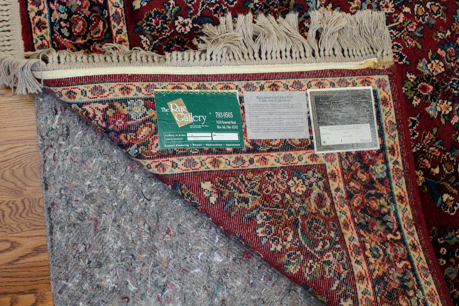 Machine Woven Persian-Style Wool Accent Rug