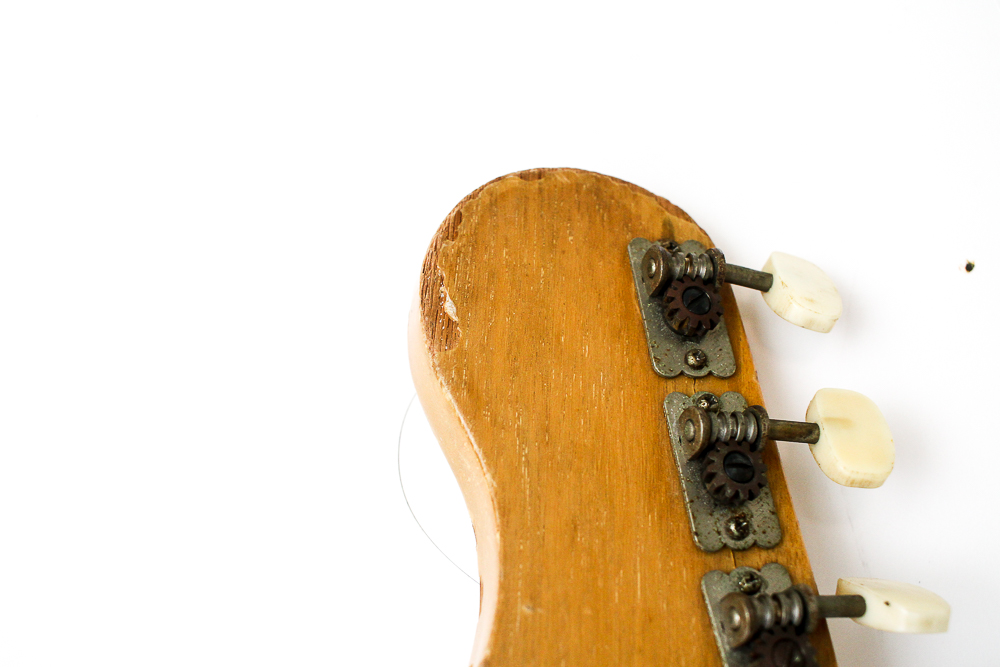 1960s Maxitone Claw Shape Electric Guitar in Black