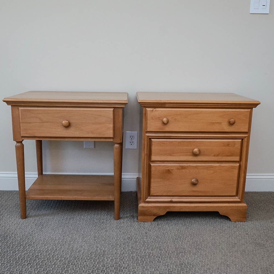 Maple Stained Nightstands Including Möbel