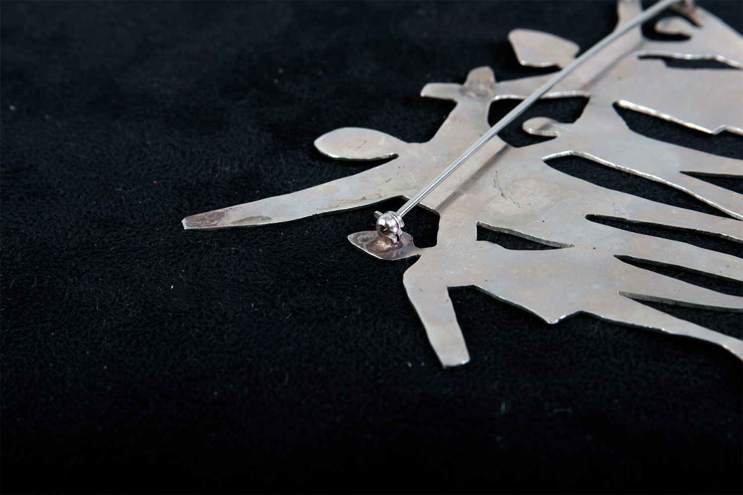 Vintage Handcrafted Metal Silhouette Brooch