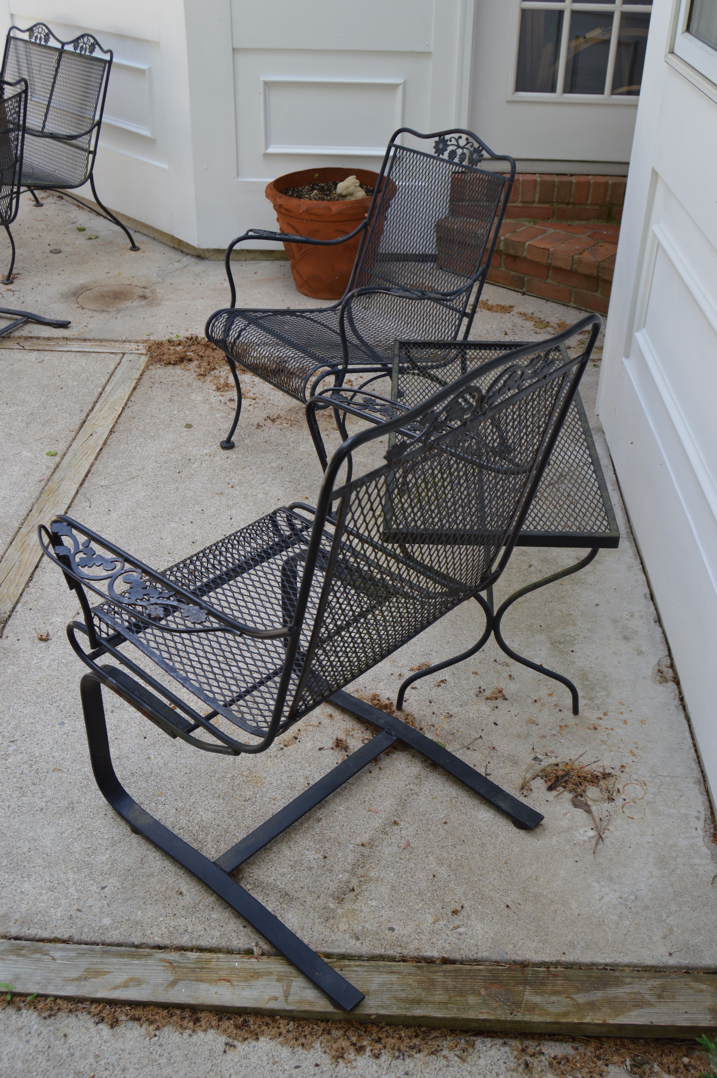Metal Patio Chairs and Side Table