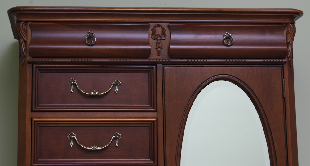 Lexington Furniture "Lynn Hollyn" Chest of Drawers With Mirror