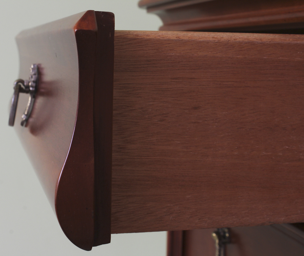 Lexington Furniture "Lynn Hollyn" Chest of Drawers With Mirror