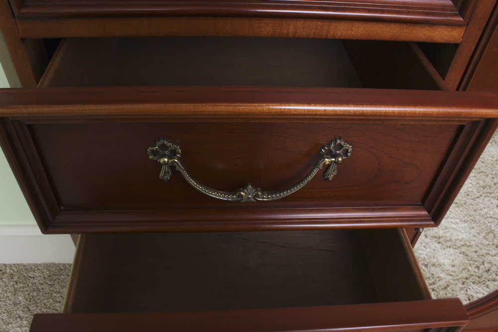 Lexington Furniture "Lynn Hollyn" Chest of Drawers With Mirror