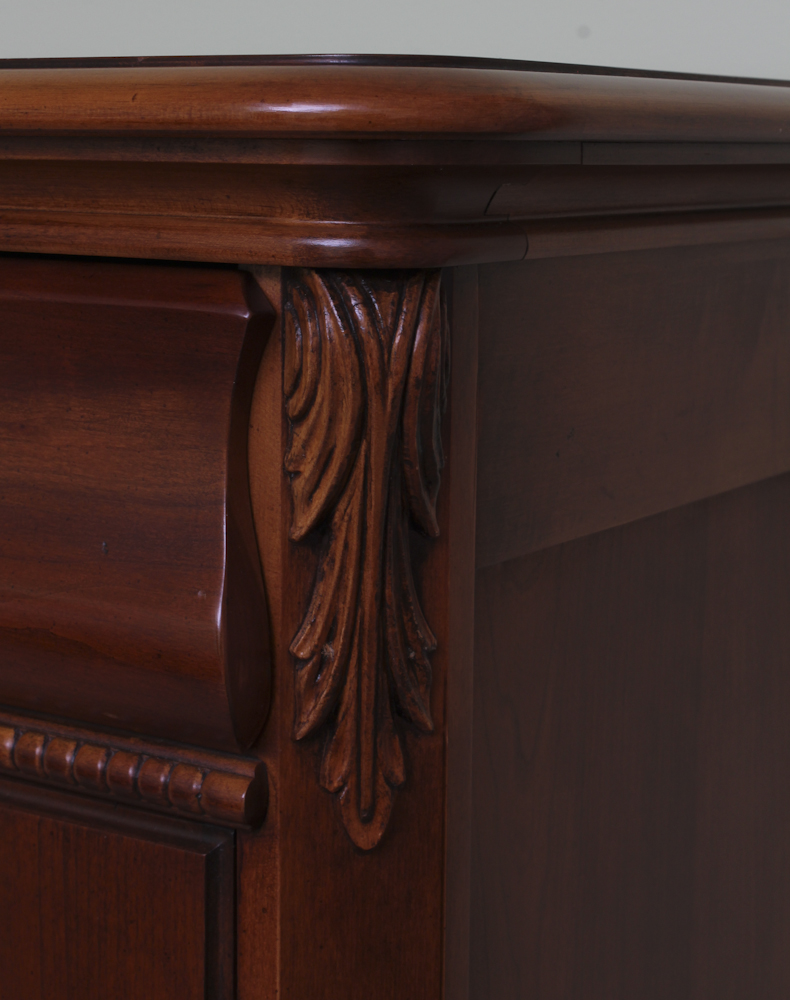 Lexington Furniture "Lynn Hollyn" Chest of Drawers With Mirror