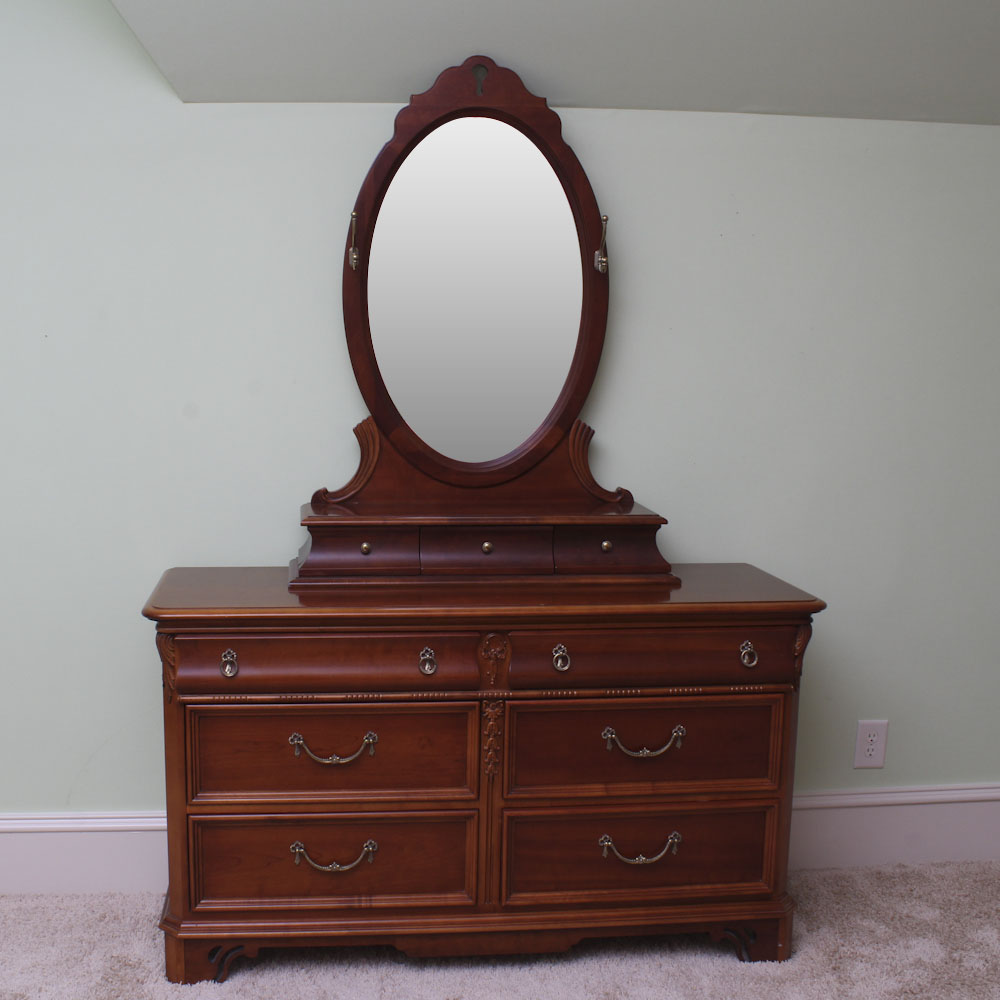 Lexington Furniture "Lynn Hollyn at Home" Dresser With Mirror