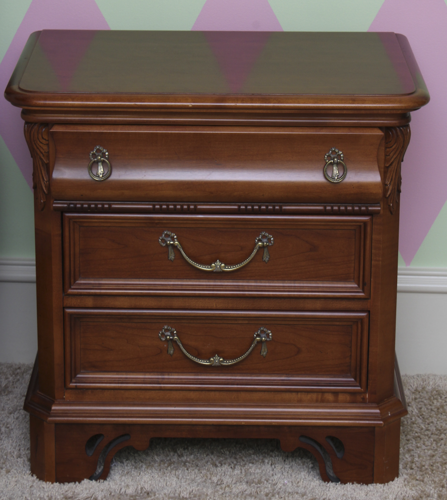 Lexington Furniture "Lynn Hollyn at Home" Nightstands