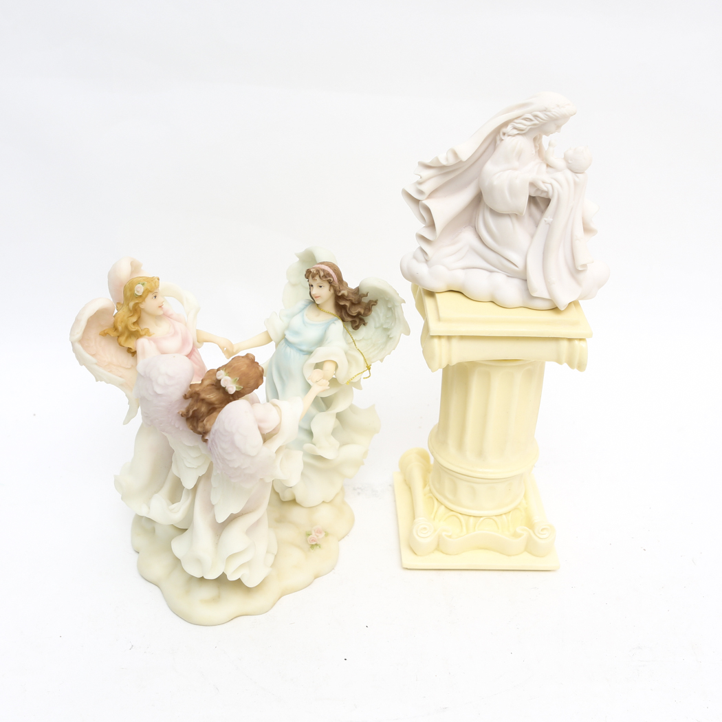 Seraphim Classics Heavenly Circle "Joined in Friendship" and a Sculpture of an Angel