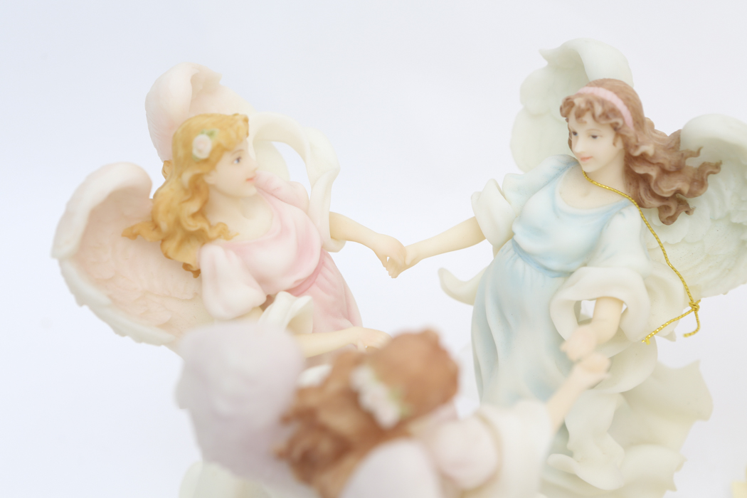 Seraphim Classics Heavenly Circle "Joined in Friendship" and a Sculpture of an Angel