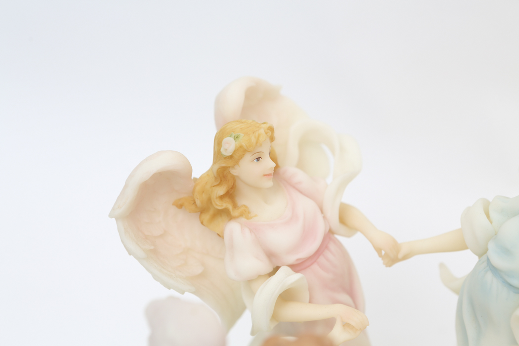 Seraphim Classics Heavenly Circle "Joined in Friendship" and a Sculpture of an Angel