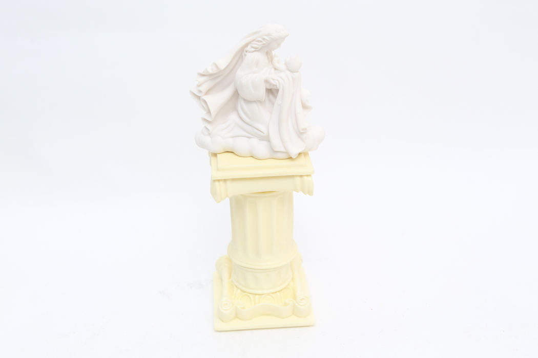 Seraphim Classics Heavenly Circle "Joined in Friendship" and a Sculpture of an Angel