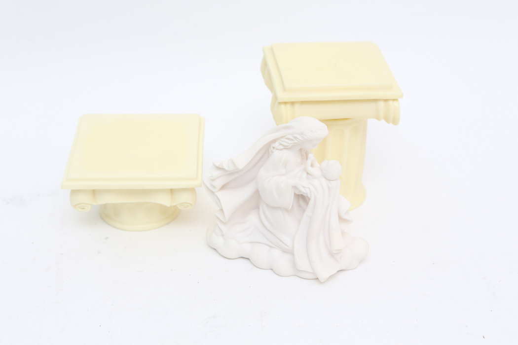 Seraphim Classics Heavenly Circle "Joined in Friendship" and a Sculpture of an Angel