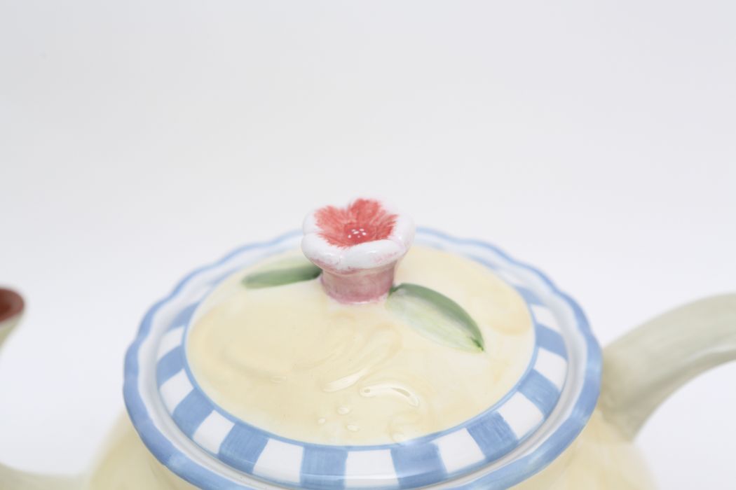 Two Tea Pots "Apple Orchard" Collection and "Country Inn" Collection