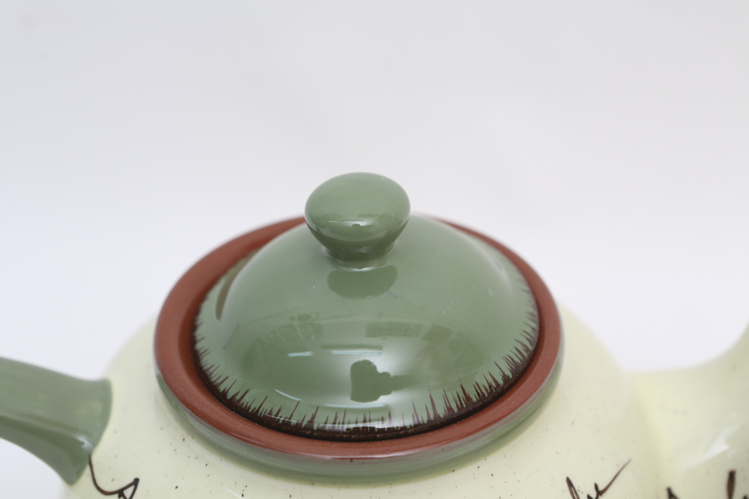 Two Tea Pots "Apple Orchard" Collection and "Country Inn" Collection