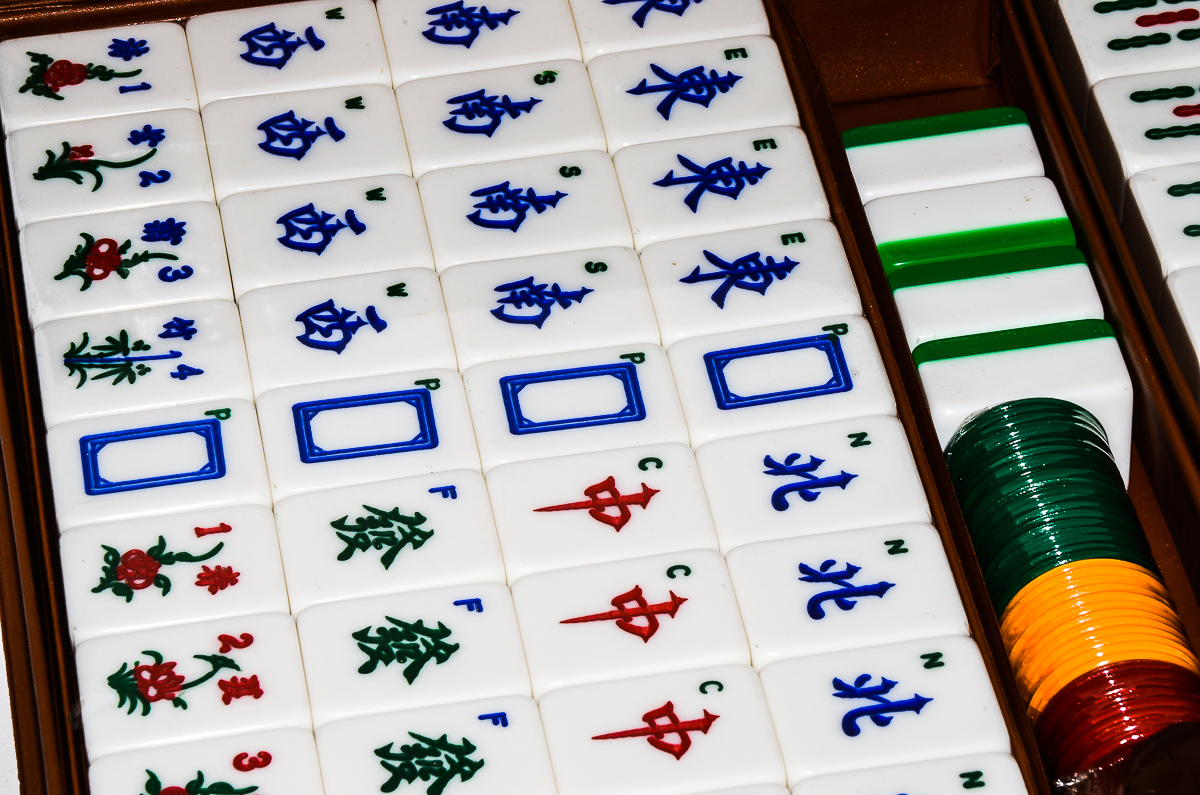 Majong Game Set with Carrying Case