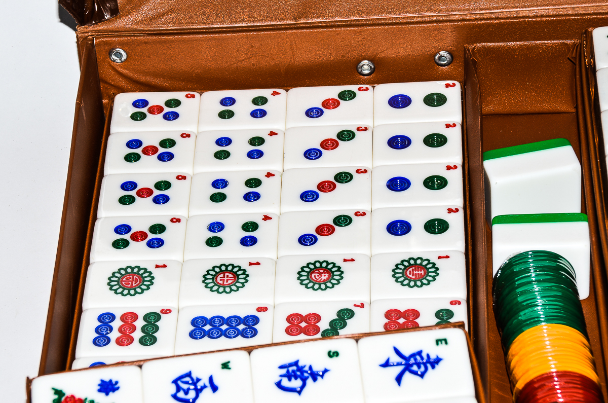 Majong Game Set with Carrying Case