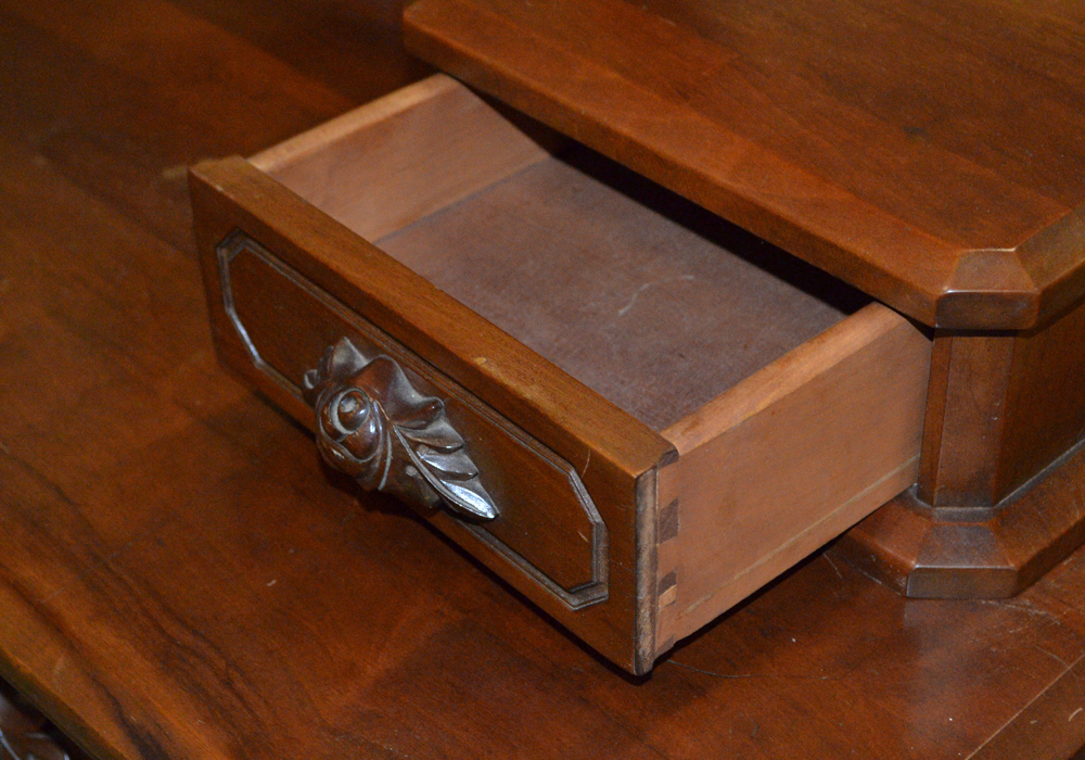 Davis Cabinet Company Dresser with Mirror