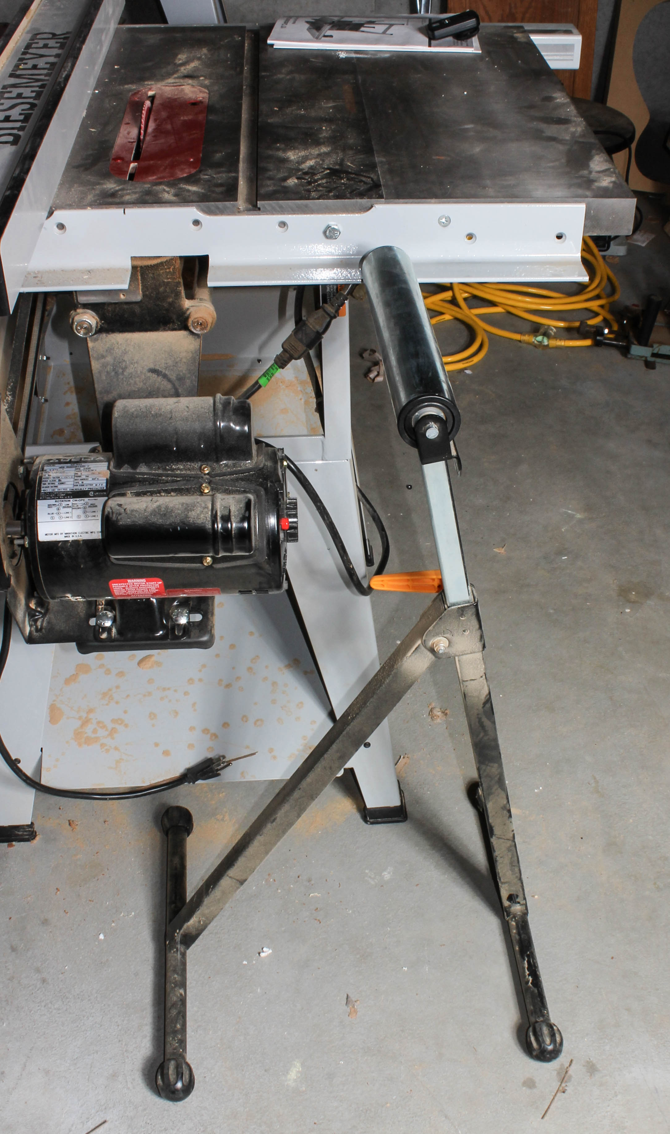 Delta 10'' Table Saw with Commercial Fencing System