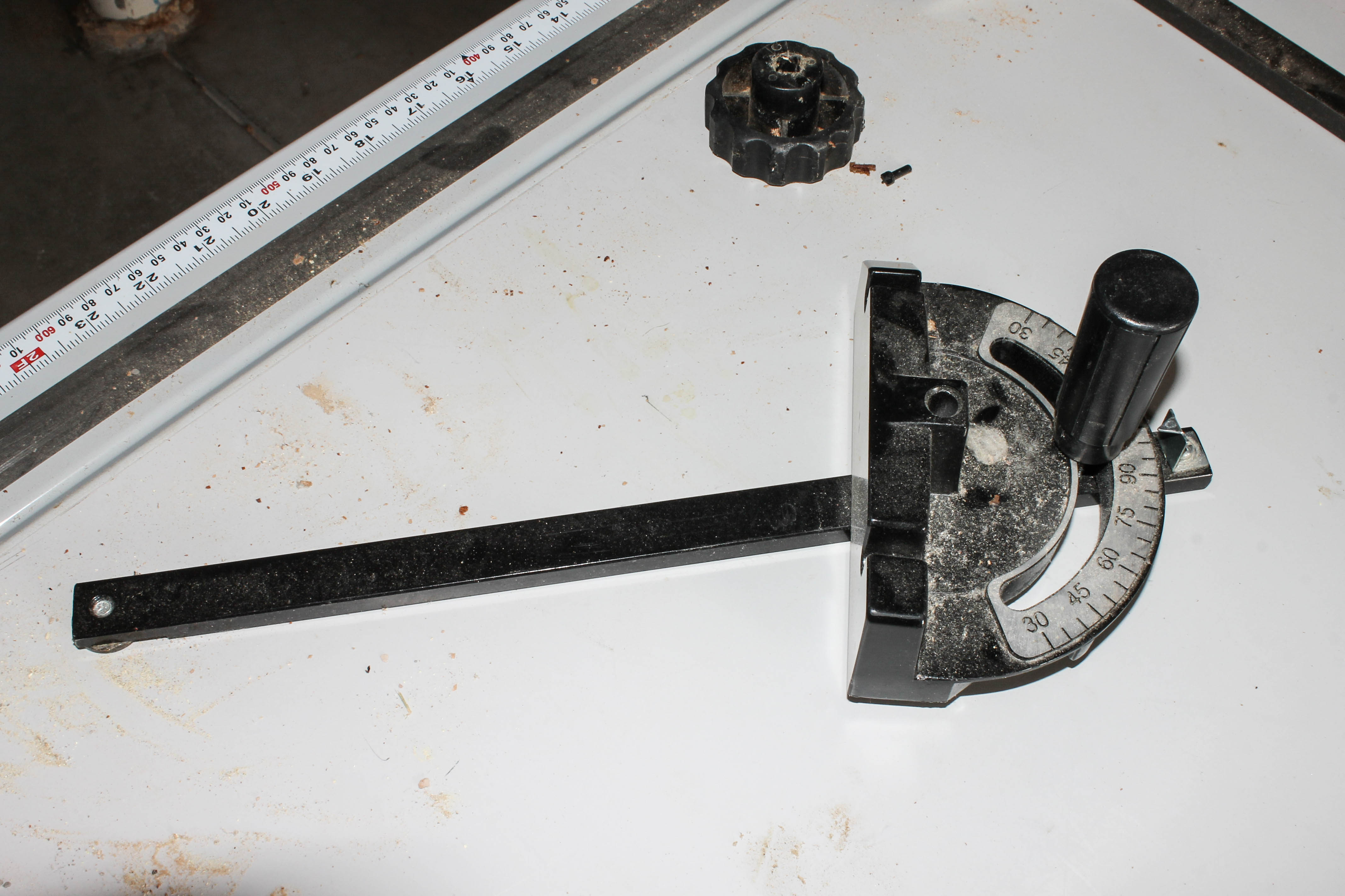 Delta 10'' Table Saw with Commercial Fencing System