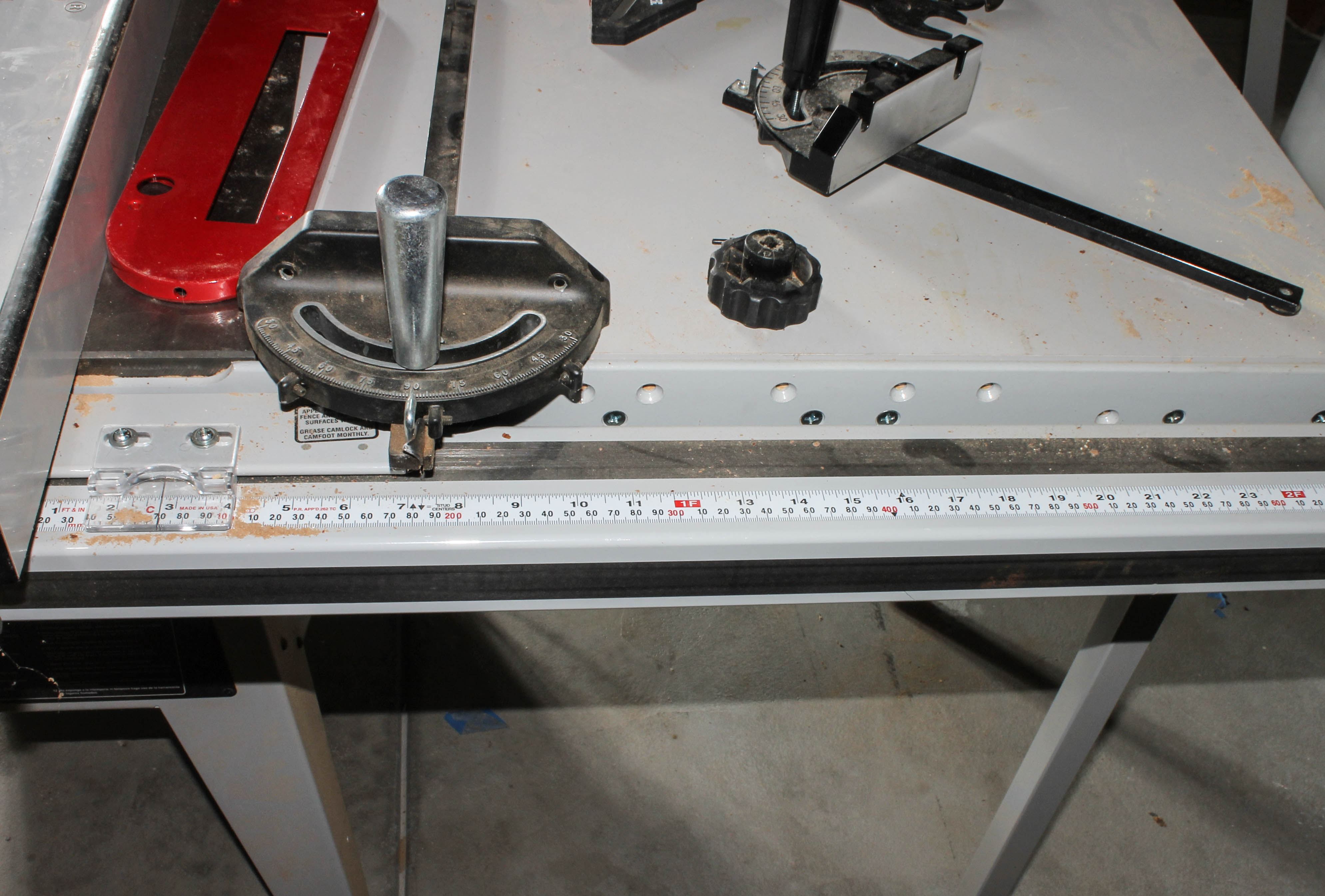 Delta 10'' Table Saw with Commercial Fencing System