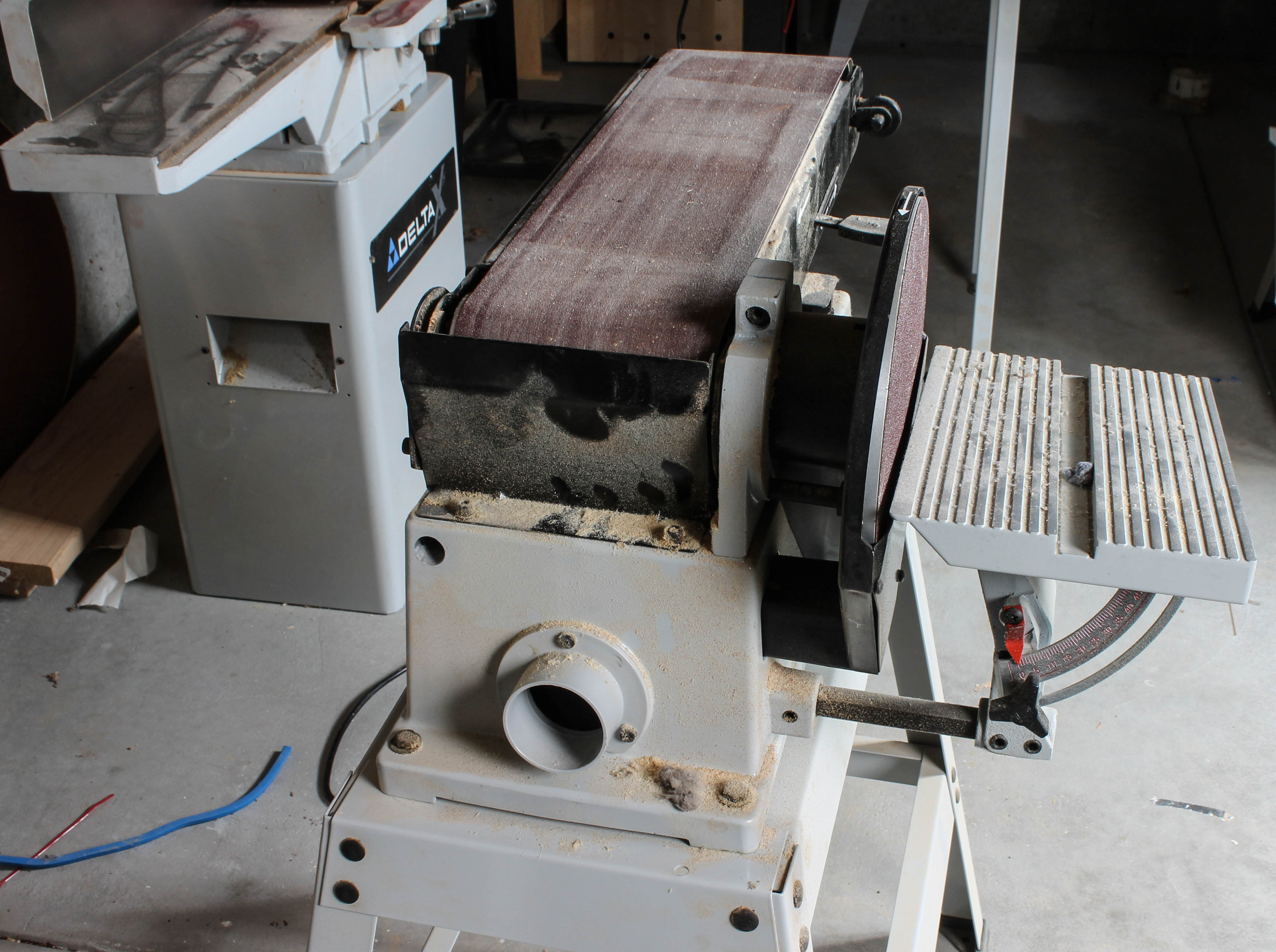 Delta Sanding Table with Stand