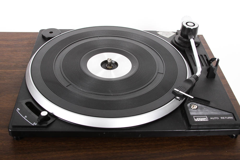 Vintage Montgomery Ward AM/FM Stereo Receiver and Turntable