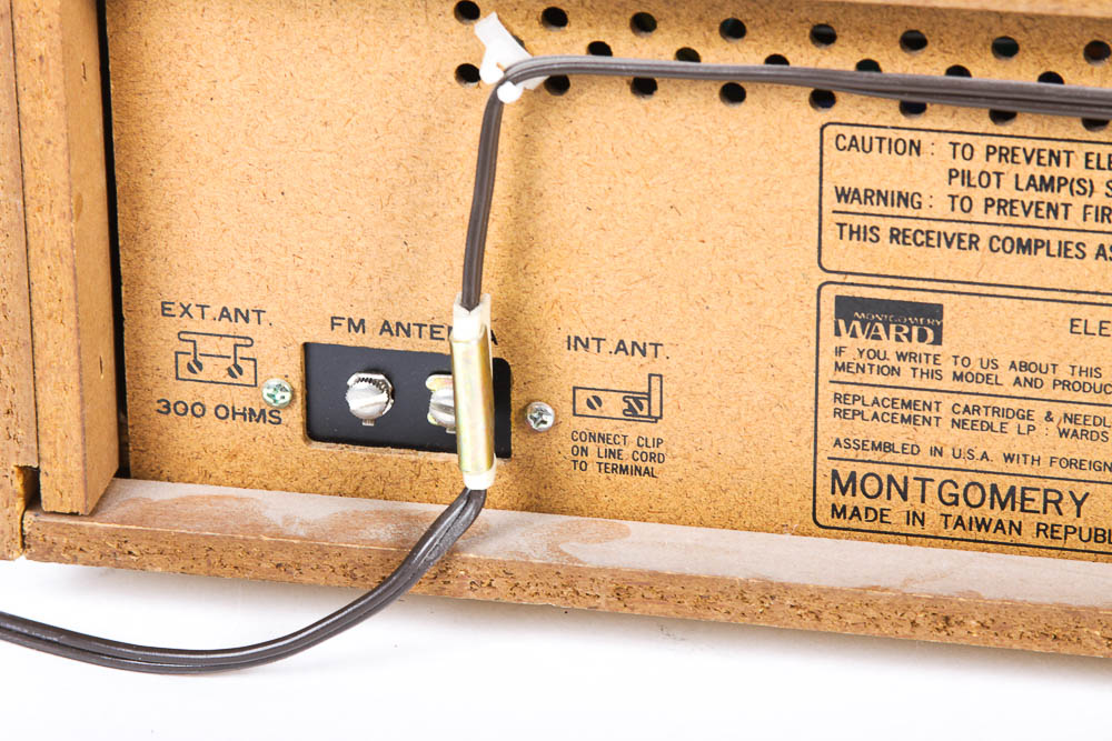 Vintage Montgomery Ward AM/FM Stereo Receiver and Turntable