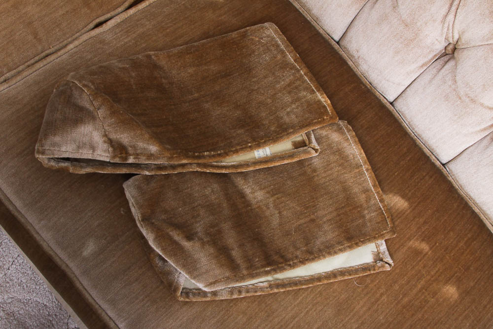 Vintage Button-Tufted Velvet Sofa