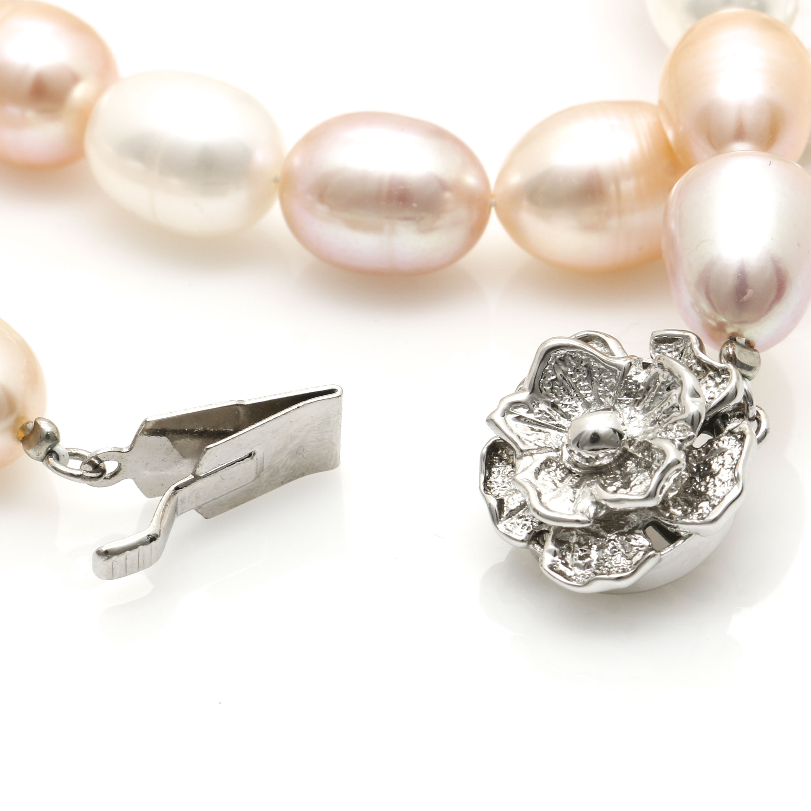 Cultured Pearl Necklace With Freshwater Cultured Pearl and Malachite Bracelet