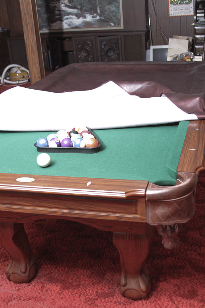 Sportscraft Pool Table with Cues, Balls and Rack