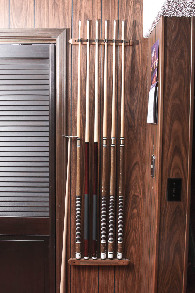 Sportscraft Pool Table with Cues, Balls and Rack