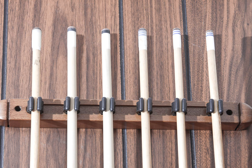Sportscraft Pool Table with Cues, Balls and Rack