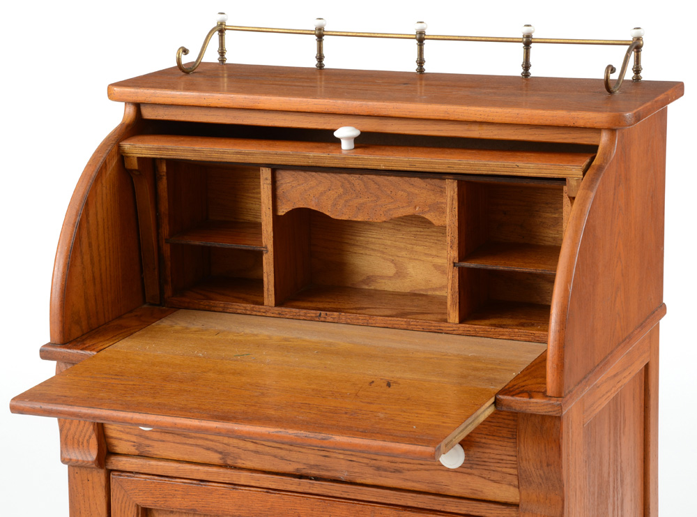 Pulaski Keepsakes Oak Cylinder Roll Top Desk
