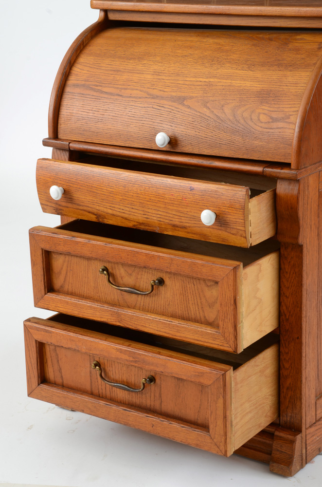Pulaski Keepsakes Oak Cylinder Roll Top Desk