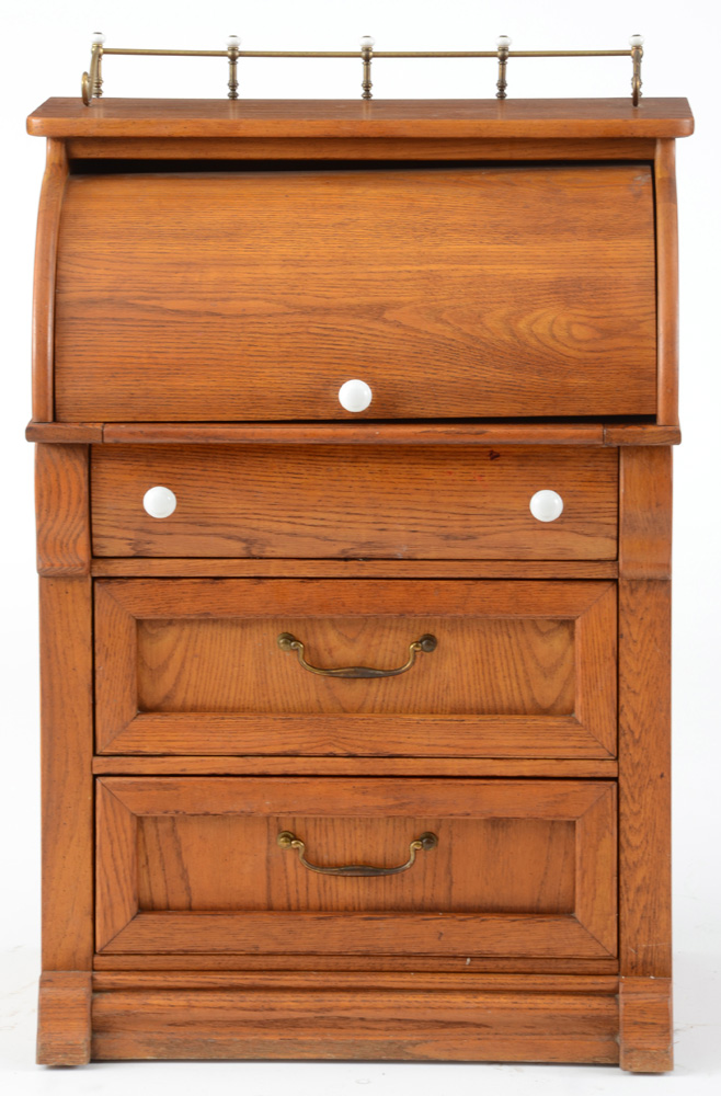 Pulaski Keepsakes Oak Cylinder Roll Top Desk