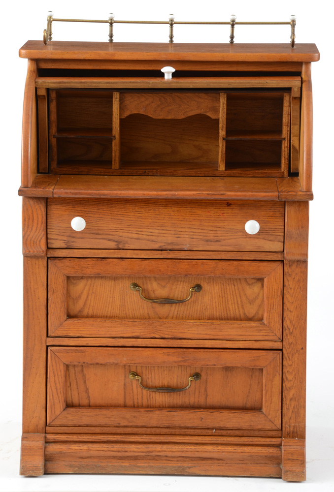 Pulaski Keepsakes Oak Cylinder Roll Top Desk