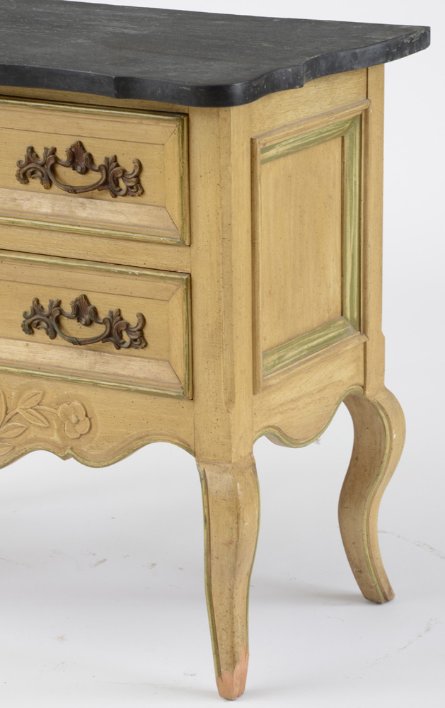 Hekman French Provincial Bombay Chest