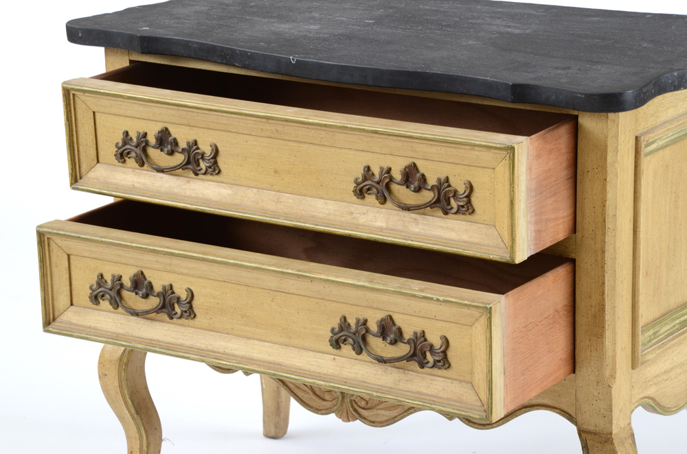 Hekman French Provincial Bombay Chest