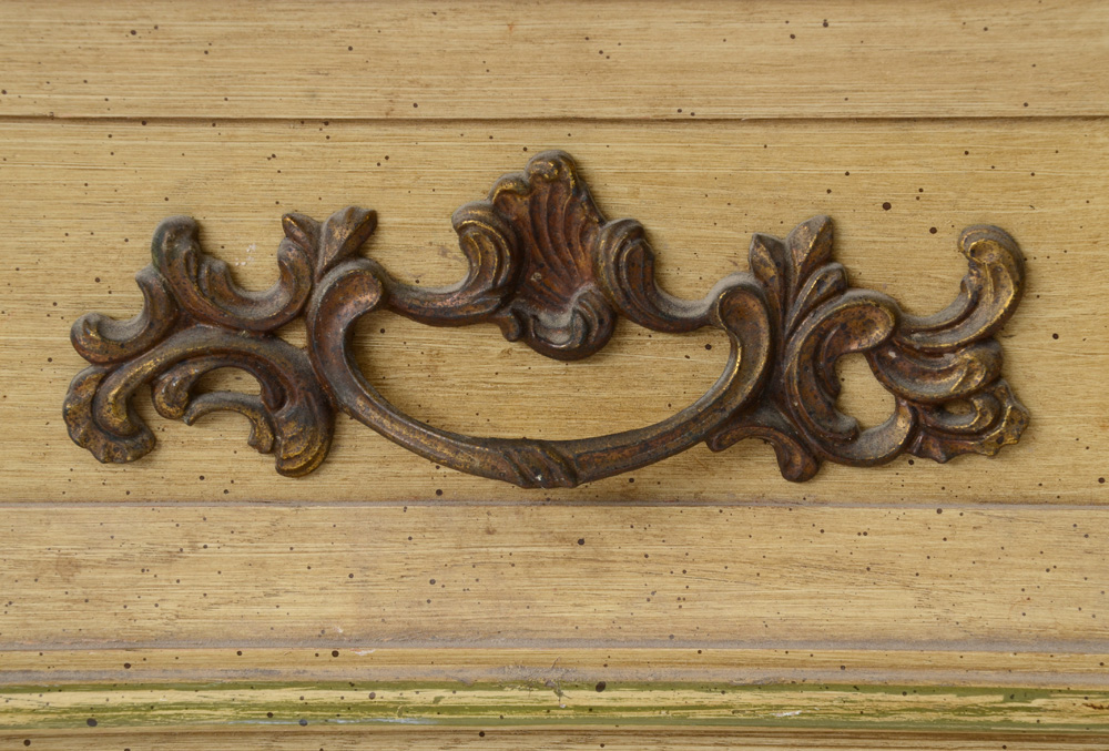 Hekman French Provincial Bombay Chest