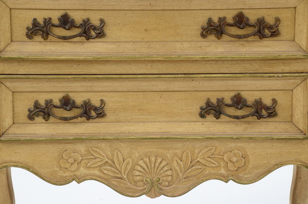 Hekman French Provincial Bombay Chest