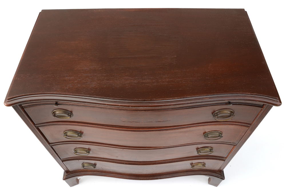 Vintage Mahogany Hepplewhite Style Bachelors Chest of Drawers