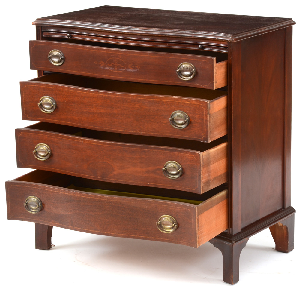 Vintage Mahogany Hepplewhite Style Bachelors Chest of Drawers