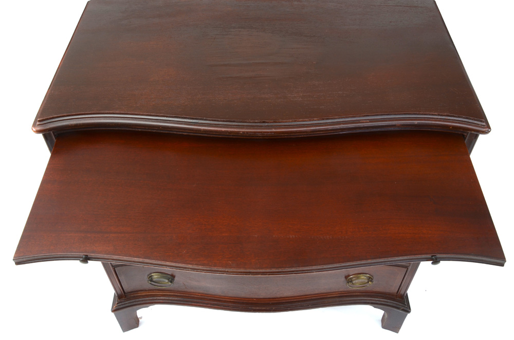 Vintage Mahogany Hepplewhite Style Bachelors Chest of Drawers