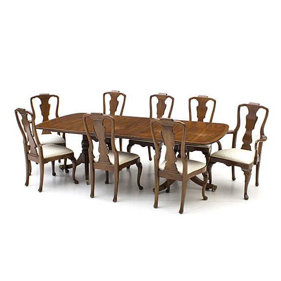 Henredon Queen Anne Style Dining Set