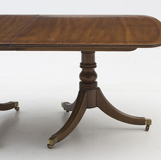 Henredon Queen Anne Style Dining Set